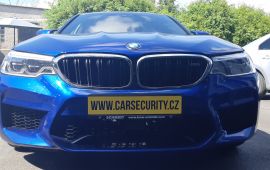 BMW M5 montáž vyhledávacího zařízení