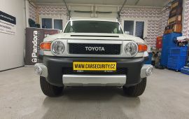 Toyota FJ Cruiser montáž autoalarmu s dálkovým startem Pandora SMART