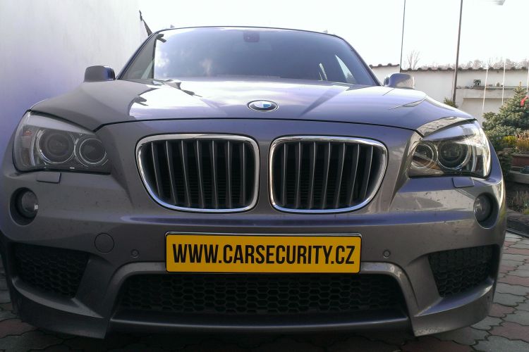 BMW X1 montáž autoalarmu Jablotron Athos CA-1803